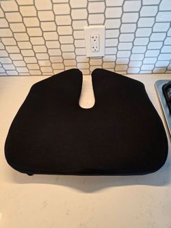 Cushion Lab Memory Foam Seat Cushion & Back Support Set – Black

Pre-owned Cushion Lab ergonomic memory foam cushion set featuring two separate pieces