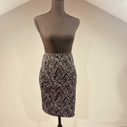 New Black & White Silky/Stretchy Skirt - XS