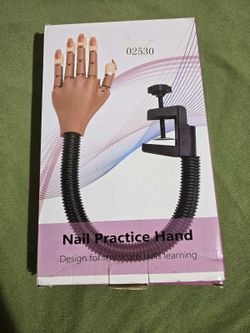 Adjustable nail practice hand