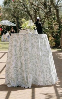 8x Linen Hightop Lowtop Tablecloths