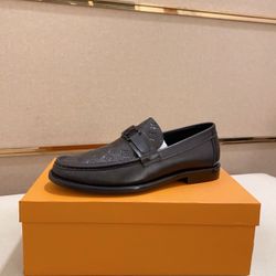 LV Men’s Leather Shoes With Box 2026 New 