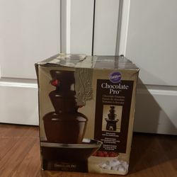 Wilton Chocolate Pro Fondue Chocolate Fountain 4 lb. Capacity