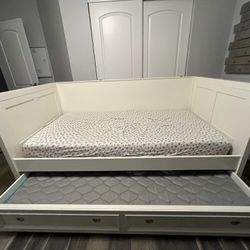 Day Bed With Trundle (twin)