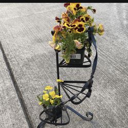 Iron Mini Pot Holder Very Cute Flowers Included Until They Last 