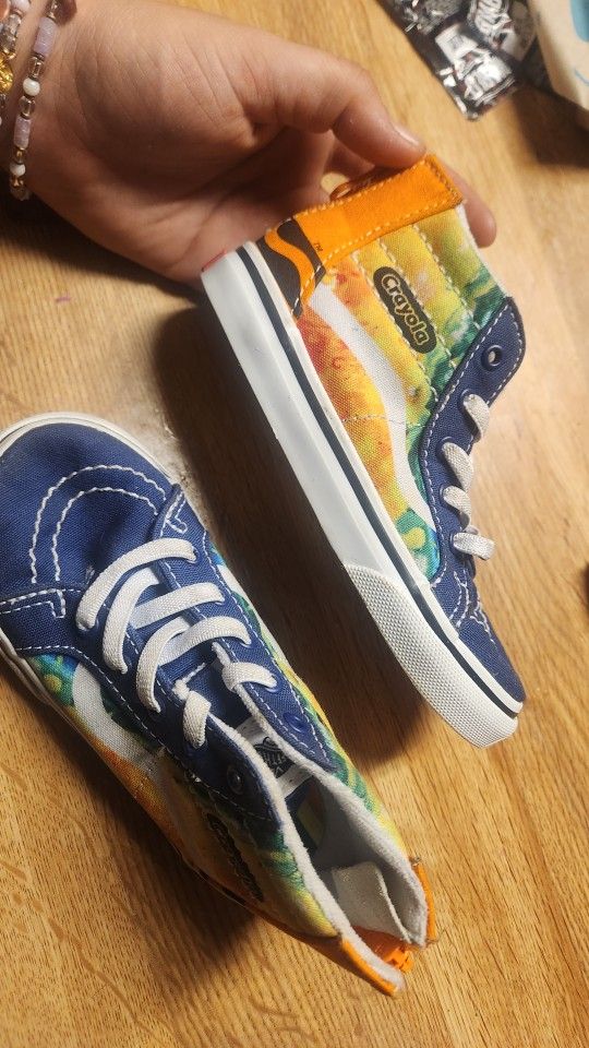 Toddler Crayola vans 9c