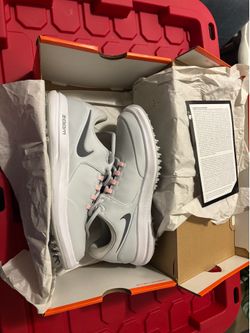 Golf shoes