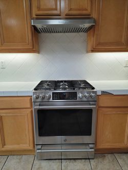 GE Cafe 30" Wi-FI Convection Oven Gas Stove