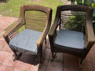 Hampton Bay rocking wicker chair with cusion