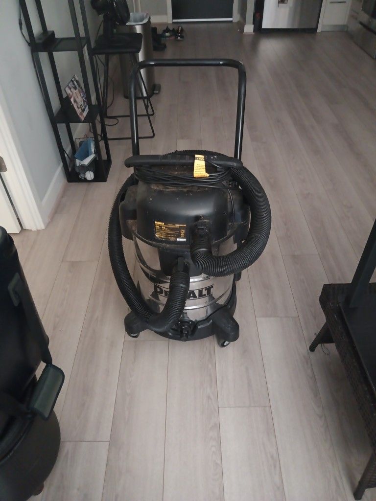 DeWalt Dry Wet Vac
