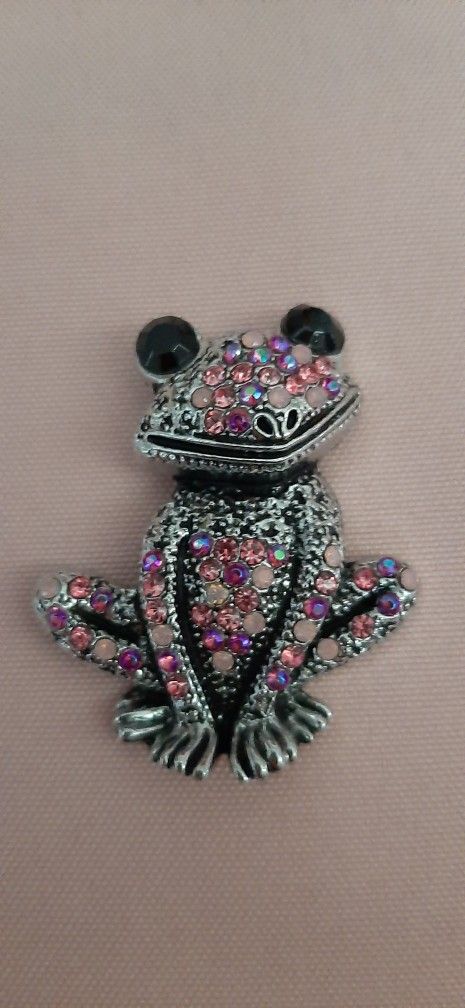 Silvertone Frog Brooch/Pin with pink stones