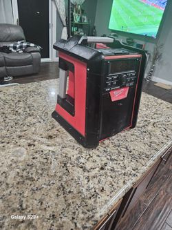 Milwaukee 18v Bluetooth radio charger