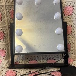 Light Up Mirror With Three Different Settings