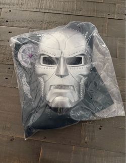 Doomsday comic con mask and cape hall h