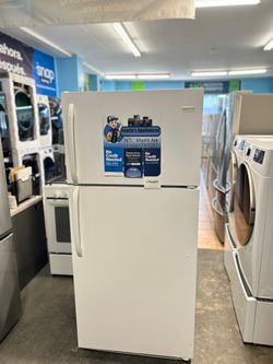 Frigidaire Top and Bottom Refrigerator White