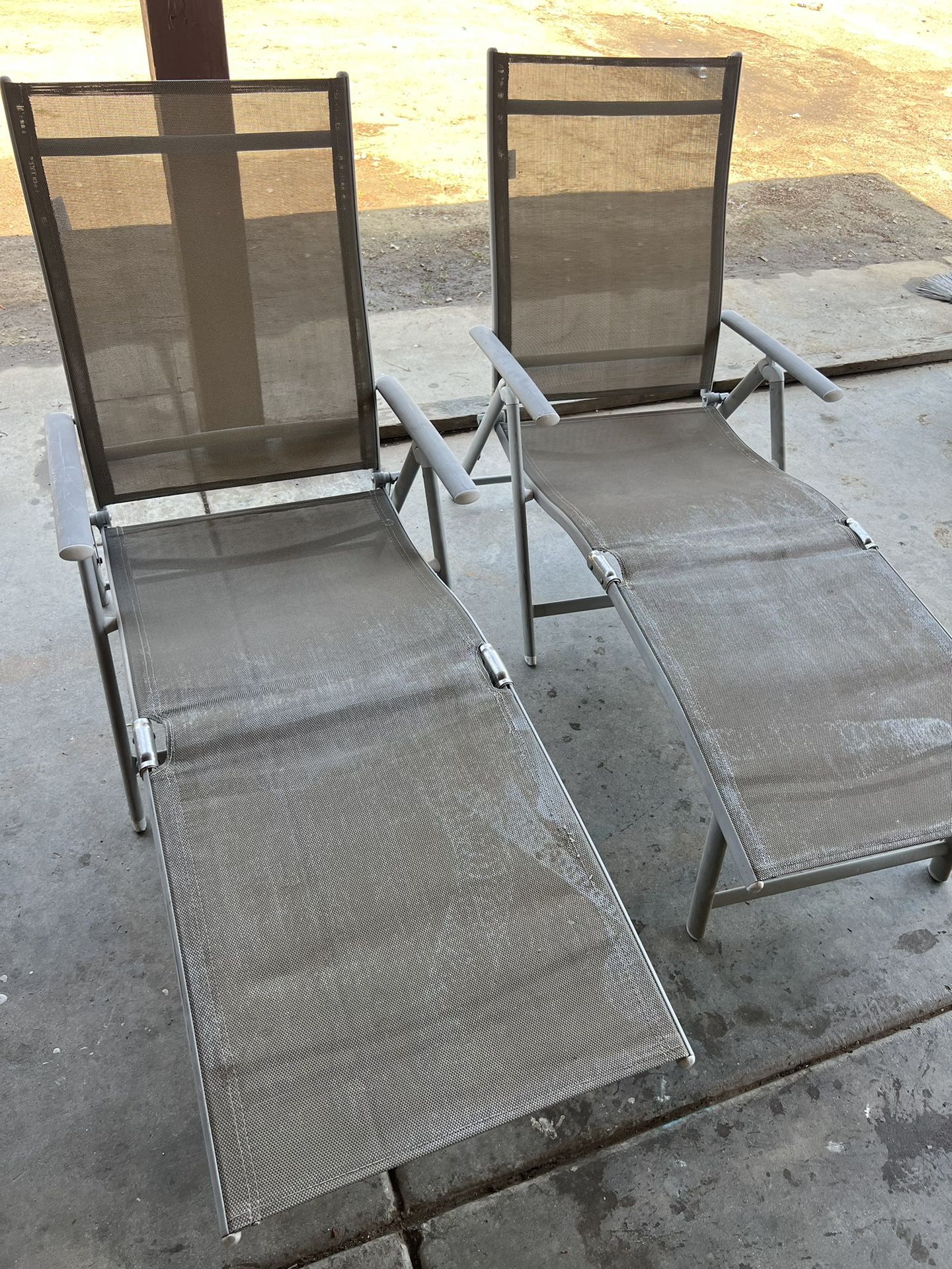 2 Pool Folding Chairs 