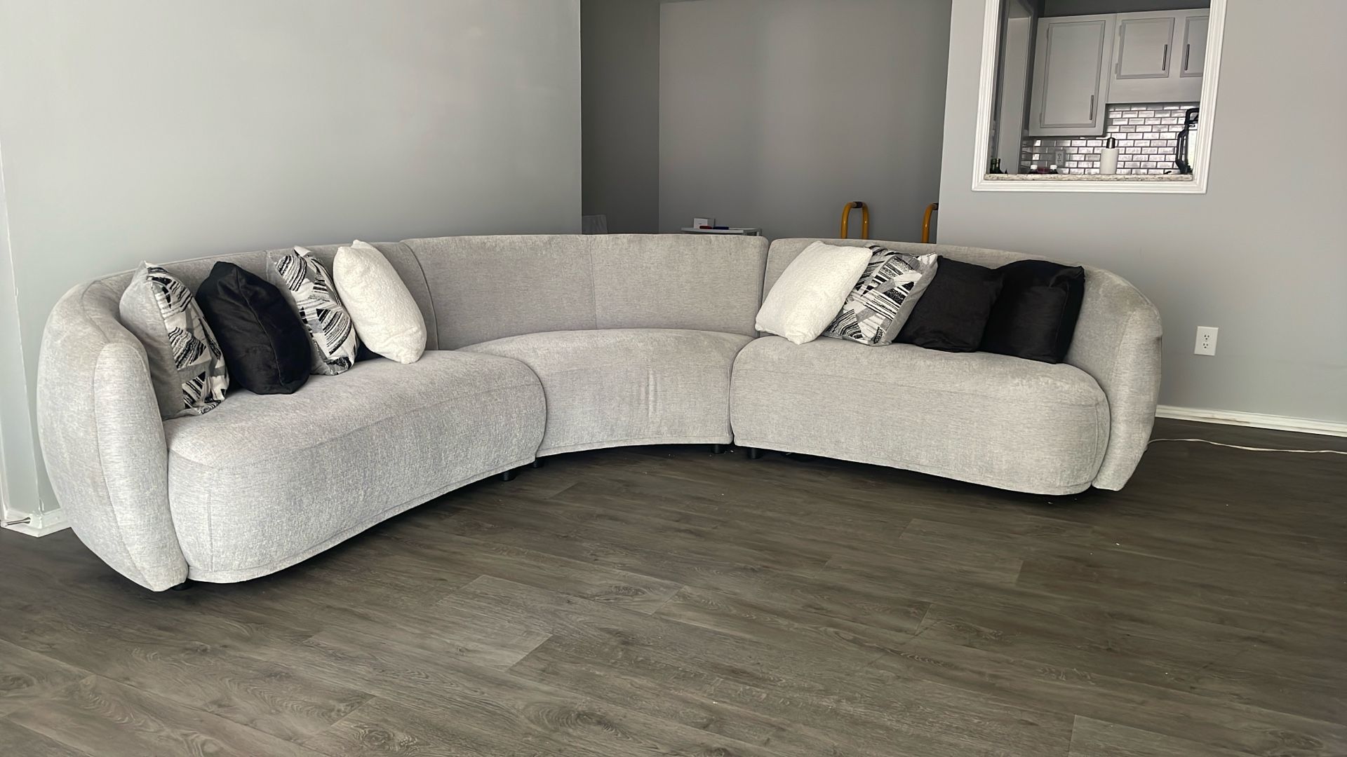 Like New 3 Piece Sectional
