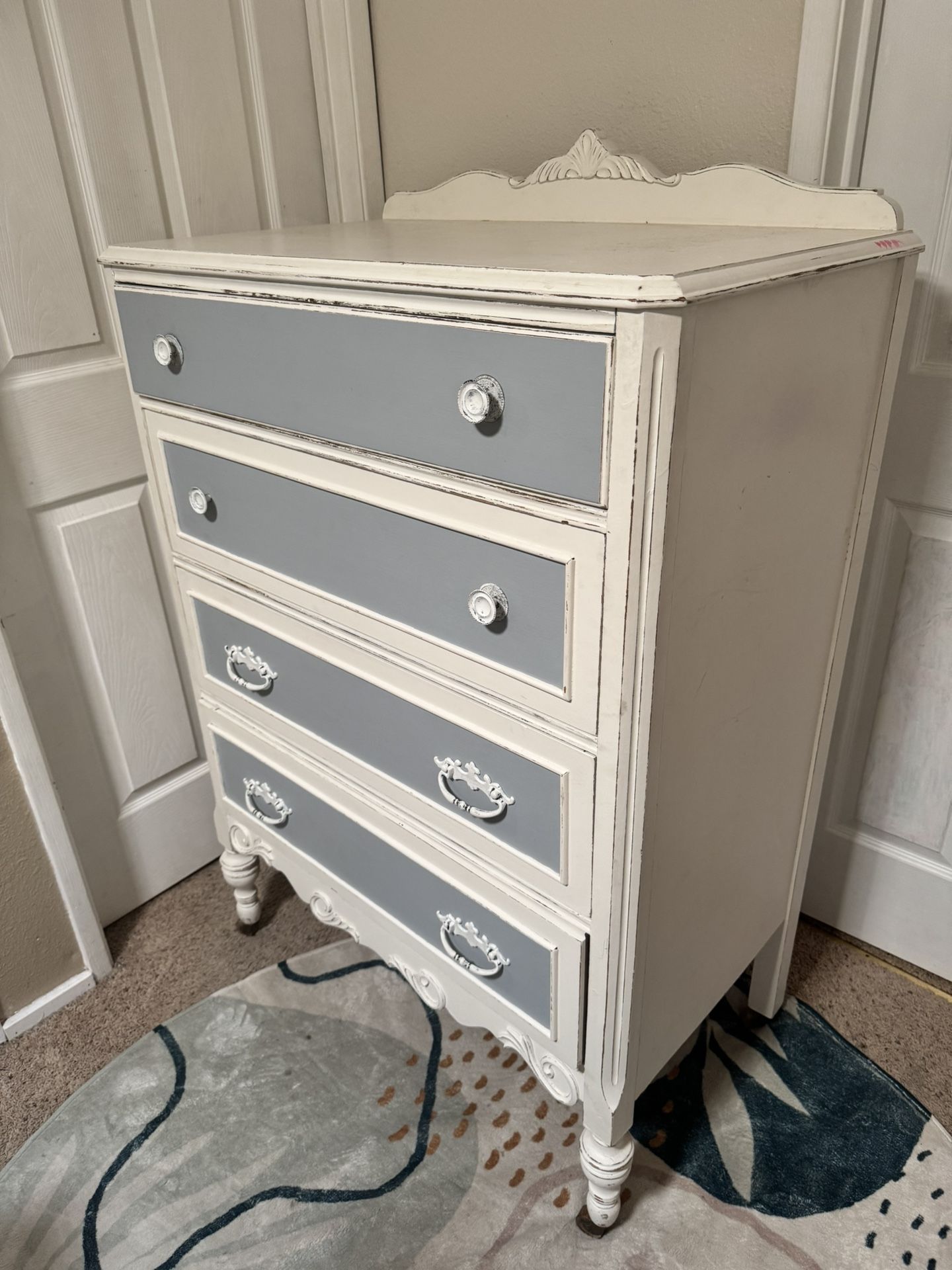 Vintage Distressed Dresser (White & Gray)