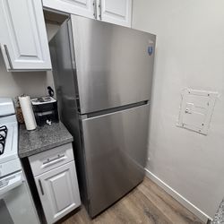 Like-New Stainless Steel Refrigerator – Less Than 1 Year Old