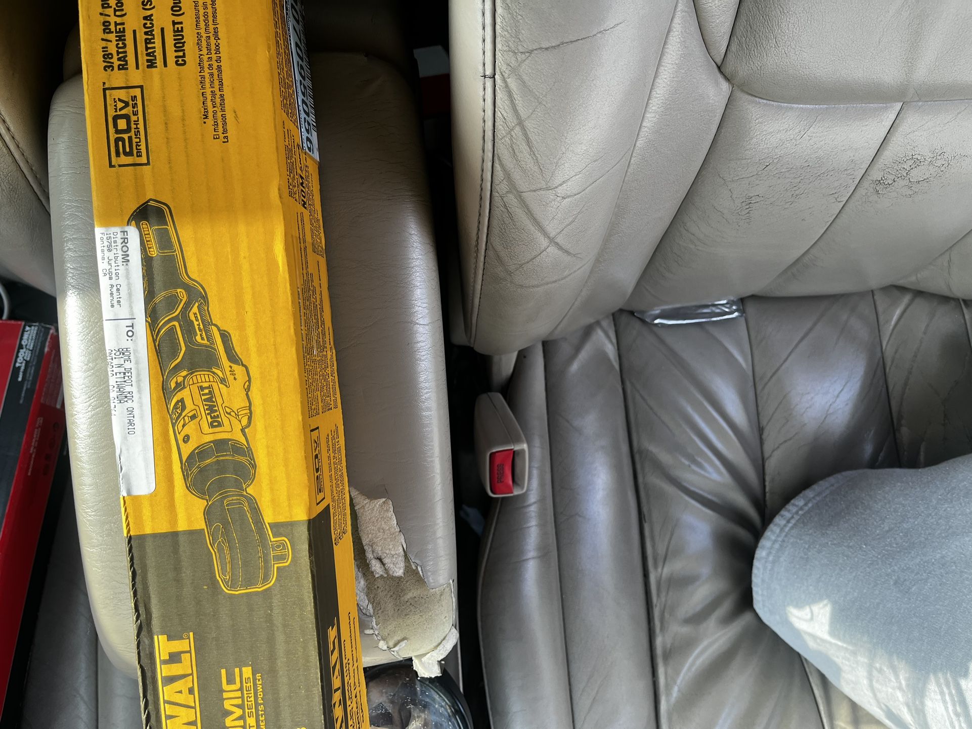 Brand New Dewalt 3/8 atomic Ratchet Never Used