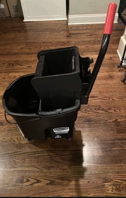 Rubbermaid 1863896 WaveBrake Side-Press Wringer/Bucket Combo, 35 Qt, Black
