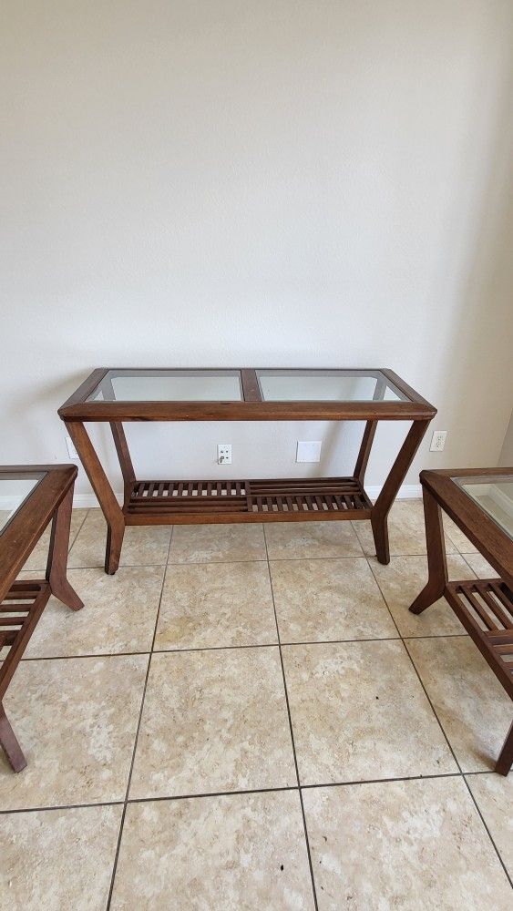 Nice End Table And 2 Coffee Table