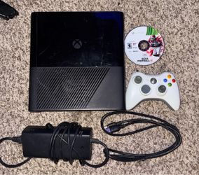XBOX 360 E CONSOLE WITH VIDEO GAME & CONTROLLER