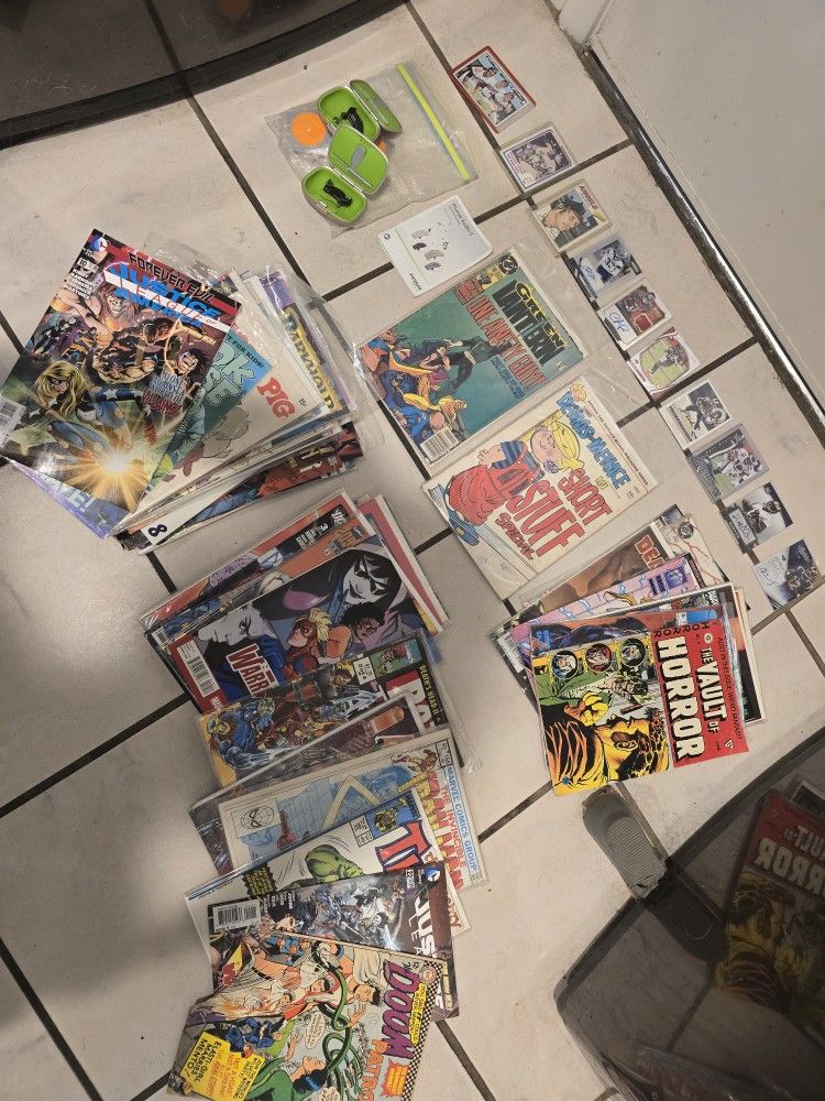 Mixed Bundle - Comics - Electronics - Trading Cards