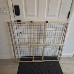 Dog/baby safety gate