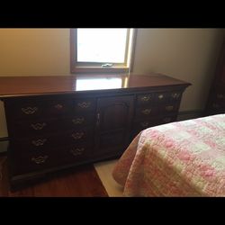 Thomasville cherrywood bedroom set classic style in excellent condition. Also matching corner chair and small armoire.