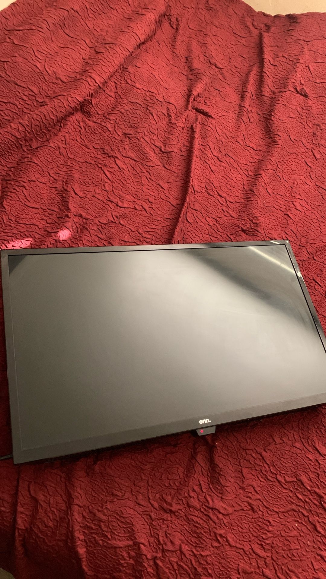 Roku Tv Barely Used. Will Provide Proof That It Works Perfectly And Everything.