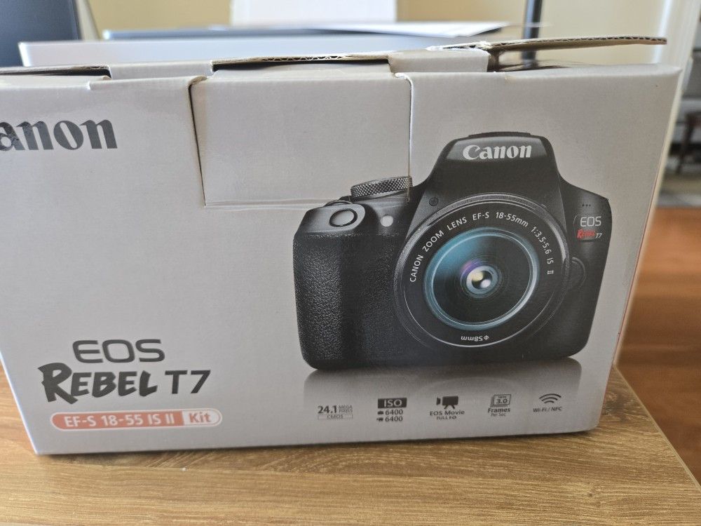 Brand New Unused Cannon EOS REBEL T7