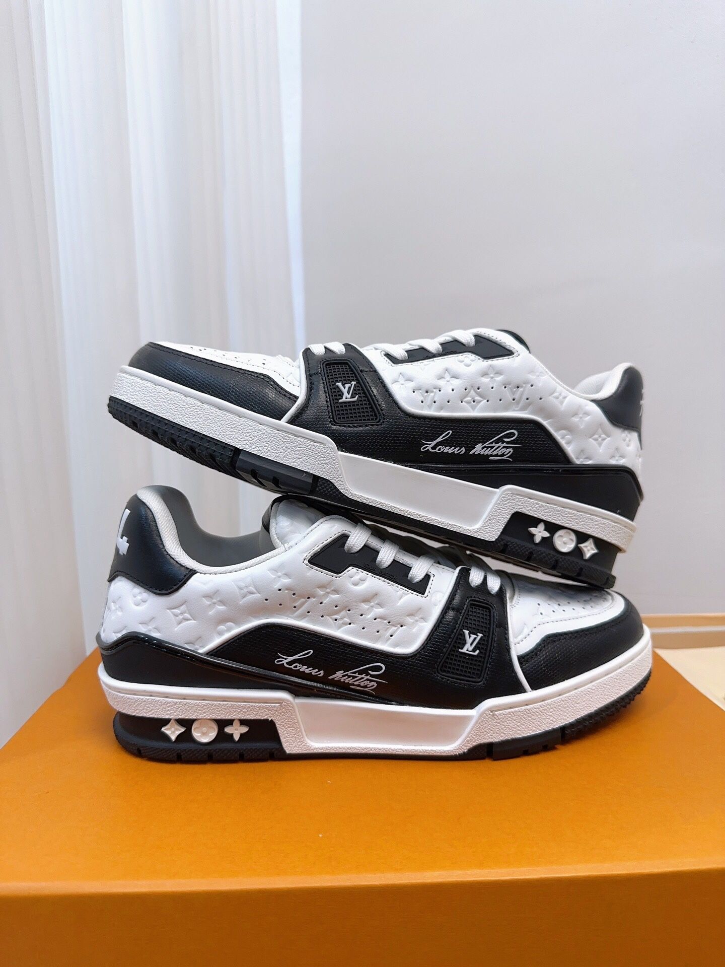 Louis Vuitton Men’s Sneaker With Box 2025