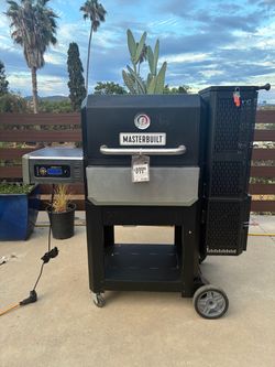 BRAND NEW Masterbuilt Gravity Series 1050 Digital Charcoal Grill + Smoker
