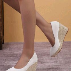 Like New Woman's Wedges Shoes Size 11 Off-white Color Very Elegant And Stylish $10 Pick Up At Country Club And Grant 