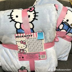 Hello Kitty 🍎 Two and Full/queen