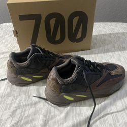 Yeezy Boost 700 Mauve Size 8
