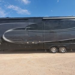 5th Wheels and Campers