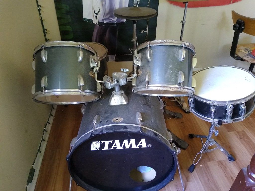 Tama drum set
