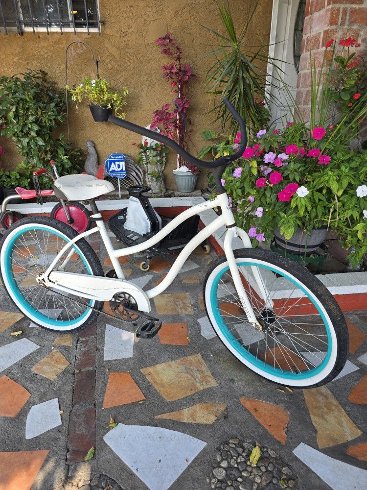 24" Huffy Woman's Beach Cruiser