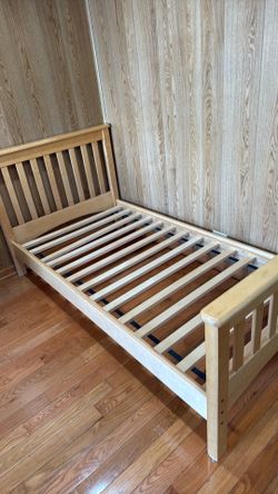 Twin bed wood good conditon  for $25