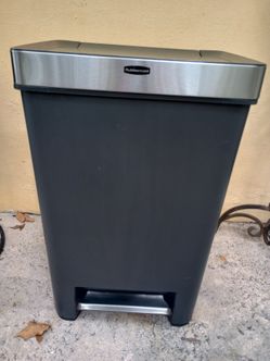 Rubbermaid Premier lll Step On Trash Can Gray 13 Gal  Stainless Steel Trim