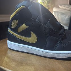Air Jordan 1 Mid Black/Metallic Gold