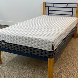 Layla Memory Foam Twin Mattress Bed - Mint Condition 