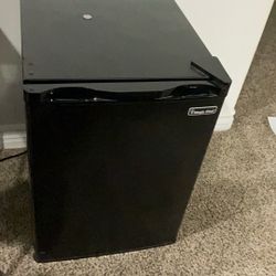 Magic Chef Mini Fridge Black – Compact Refrigerator, Dorm, Office
