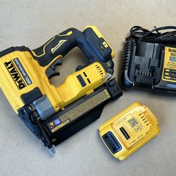 DEWALT DCN623D1 ATOMIC 20V MAX Lithium Ion Cordless 23 Gauge Pin Nailer Kit 