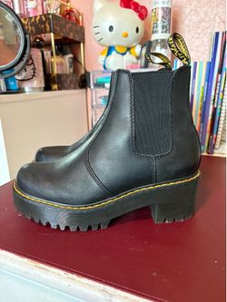 Dr Martens Chelsea boots