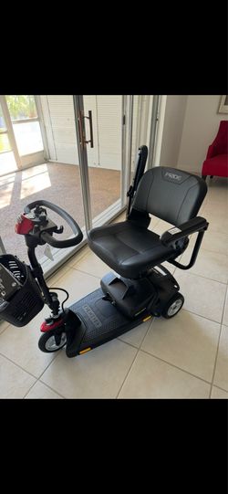 Electric mobility scooter