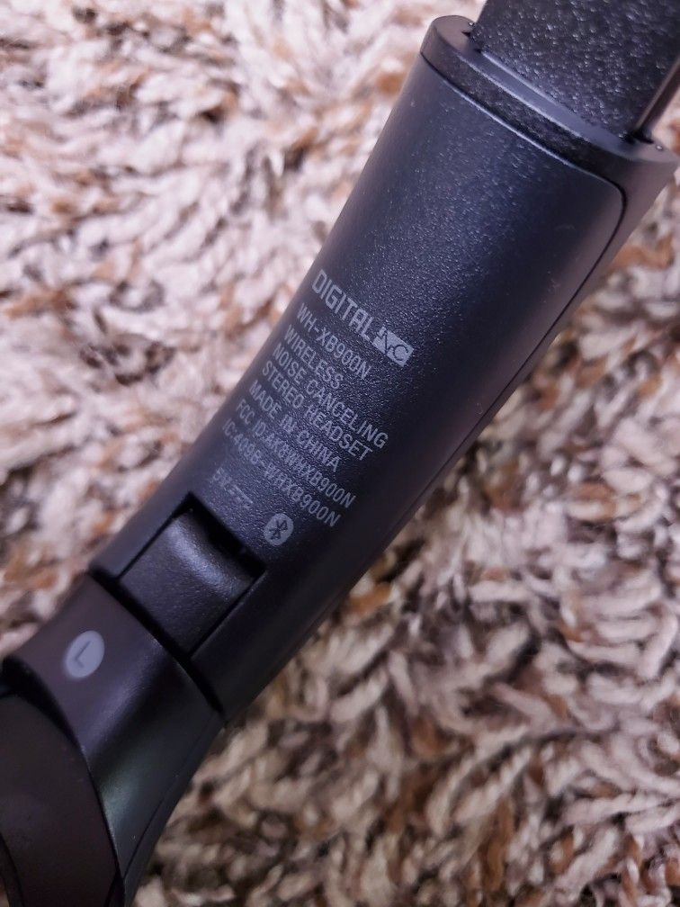 Sony Wireless Noise Canceling Bass Headphones
