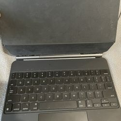iPad Magic Keyboard With Trackpad 