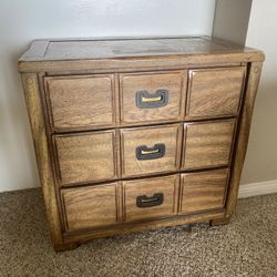 2 Nightstands / Dressers 